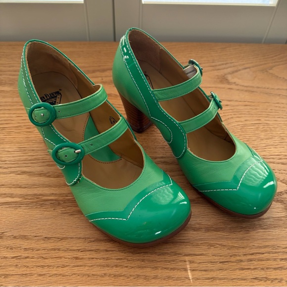 John Fluevog Operetta Vibrant Green Double Strap Heels - Picture 2 of 10